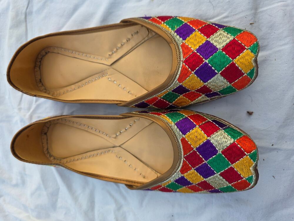 ​Handcrafted Traditional Indian Mojri Jutti Shoes  Gold Thread Leather Boho 7
